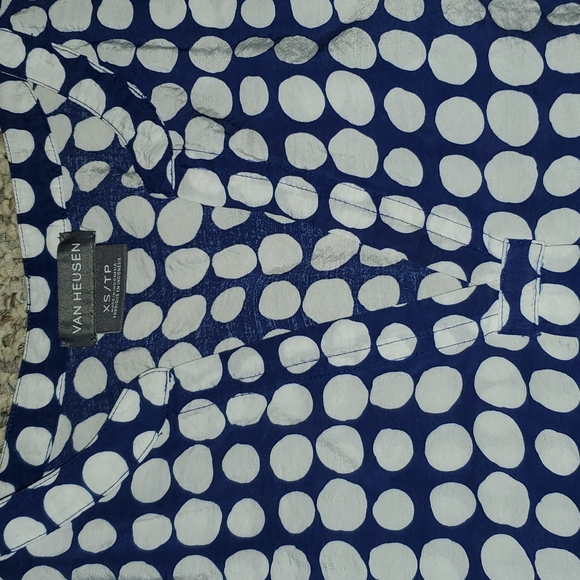 Van Heusen blouse - Picture 2 of 2